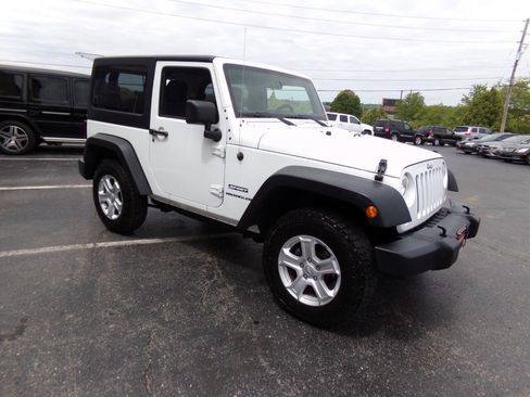 Used 2015 Jeep Wrangler Sport AWD/4WD image 3