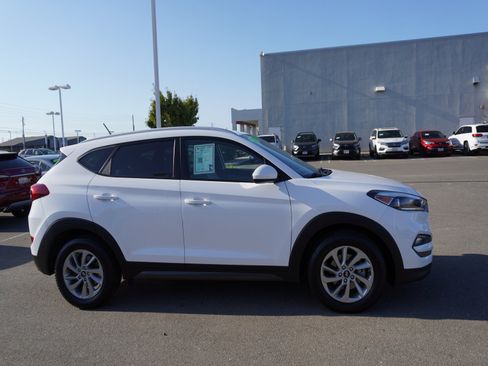 Used 2016 Hyundai Tucson SE w/ Option Group 02 FWD image 4