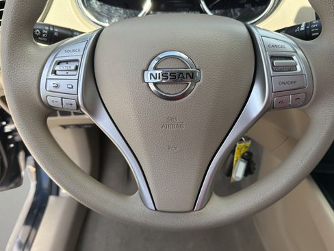 Used 2014 Nissan Rogue S FWD image 16