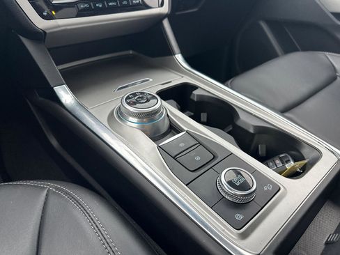 Used 2022 Ford Explorer XLT w/ Equipment Group 202A image 18