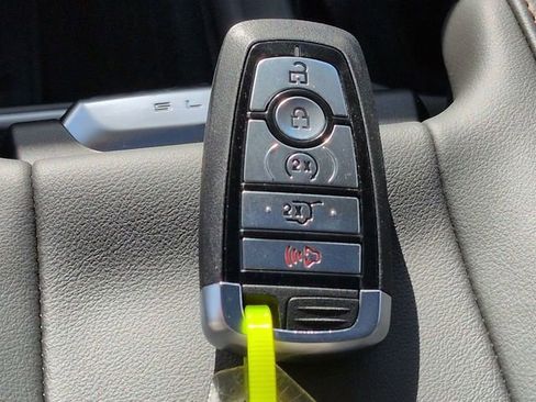 New 2025 Ford Expedition Active image 34