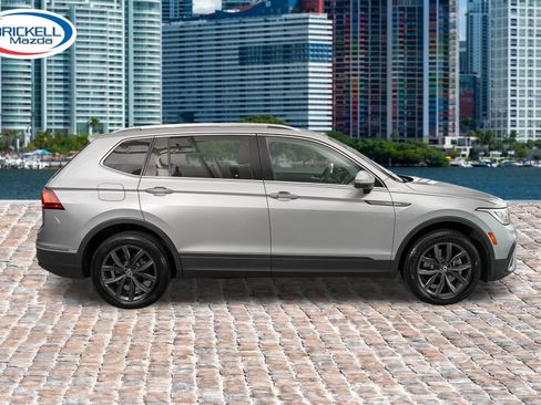 Used 2022 Volkswagen Tiguan SE FWD image 8