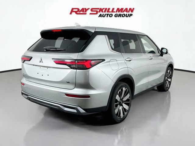 Used 2025 Mitsubishi Outlander SE FWD image 7