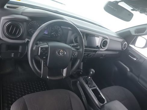 Used 2017 Toyota Tacoma SR5 AWD/4WD image 17