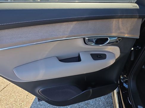 Certified 2025 Volvo XC90 B6 Plus image 17
