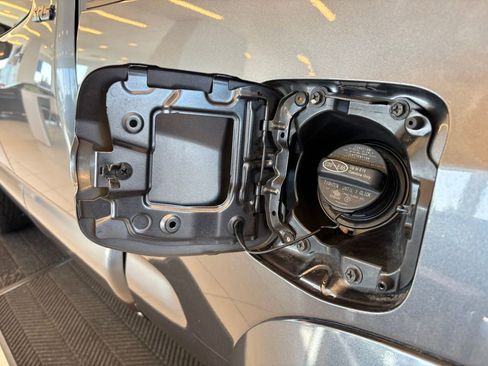 Used 2019 Toyota Tacoma SR5 w/ SR5 Appearance Package (SM) AWD/4WD image 30