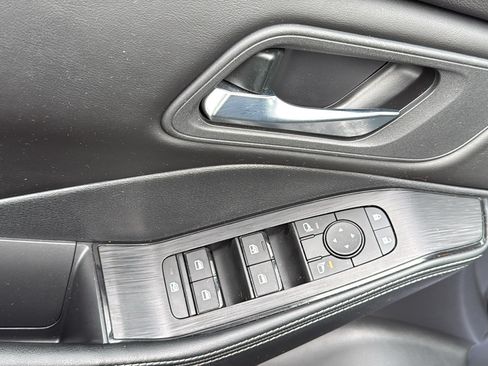 Certified 2024 Nissan Rogue SV AWD/4WD image 7