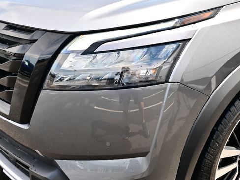 Certified 2025 Nissan Pathfinder Platinum w/ Black Appearance Package AWD/4WD image 12