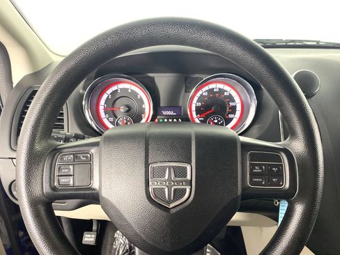 Used 2018 Dodge Grand Caravan SE w/ UConnect Hands-Free Group FWD image 19