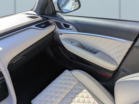 Used 2022 Genesis G70 3.3T image 17