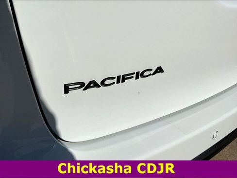 New 2026 Chrysler Pacifica Select image 9