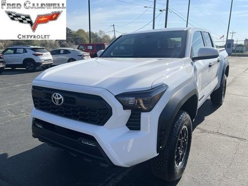 Used 2025 Toyota Tacoma TRD Off-Road image 1