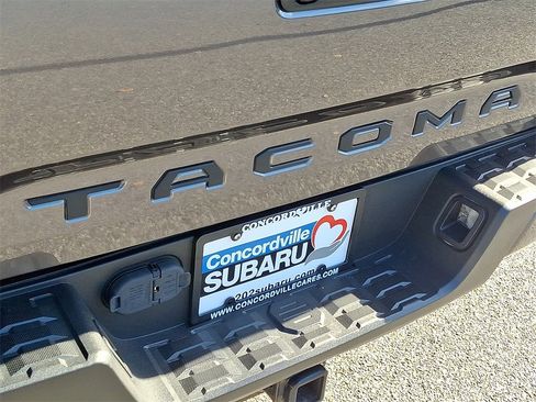 Used 2018 Toyota Tacoma TRD Sport image 29