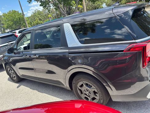 Used 2026 Kia Carnival FWD image 6