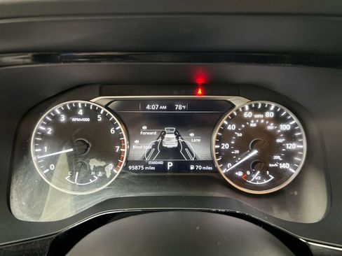 Used 2022 Nissan Pathfinder SV FWD image 12