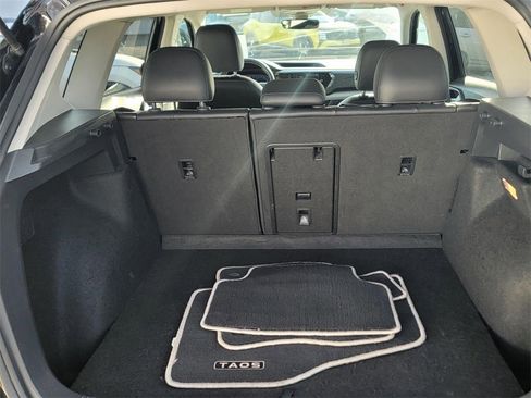 Used 2022 Volkswagen Taos SEL image 10