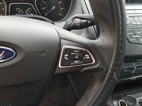 Used 2018 Ford Focus SE image 18