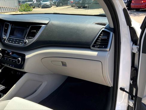 Used 2017 Hyundai Tucson SE w/ SE Popular Package 02 FWD image 16