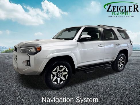 Used 2020 Toyota 4Runner TRD Off-Road Premium w/ Moonroof Package AWD/4WD image 2