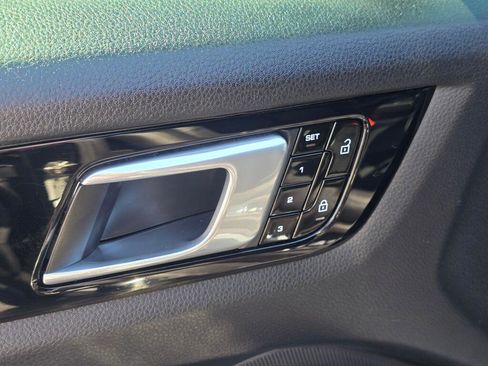 Used 2019 Porsche Cayenne AWD/4WD image 32