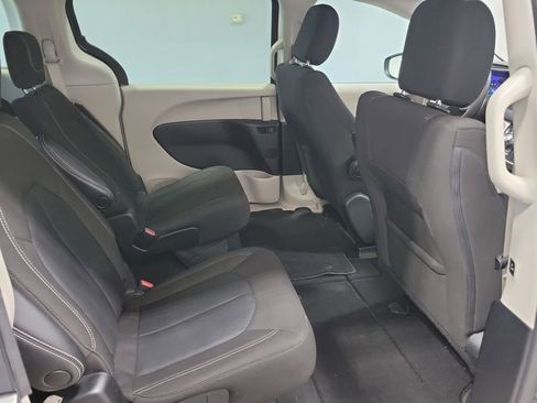 Used 2023 Chrysler Voyager LX FWD image 20
