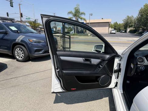 Used 2013 Mercedes-Benz C 300 4MATIC Sedan image 4