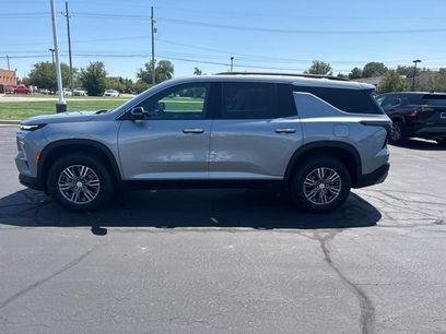 Used 2025 Chevrolet Traverse LT