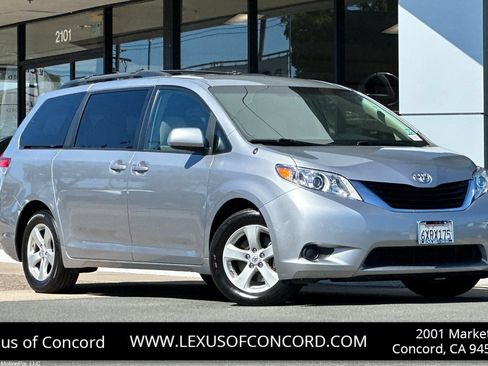 Used 2012 Toyota Sienna LE FWD image 1