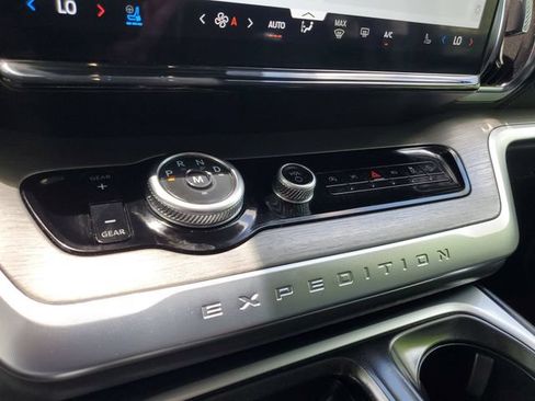 Used 2025 Ford Expedition Max Platinum AWD/4WD image 23