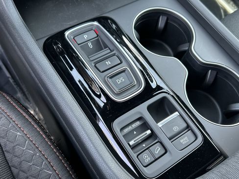 Used 2025 Honda Pilot Sport image 18