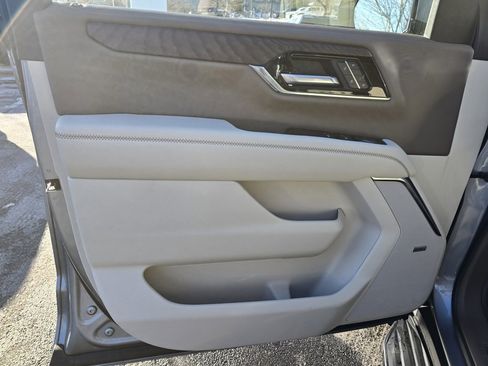 Used 2025 GMC Yukon Denali image 17