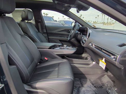 New 2025 Cadillac Lyriq Luxury image 27