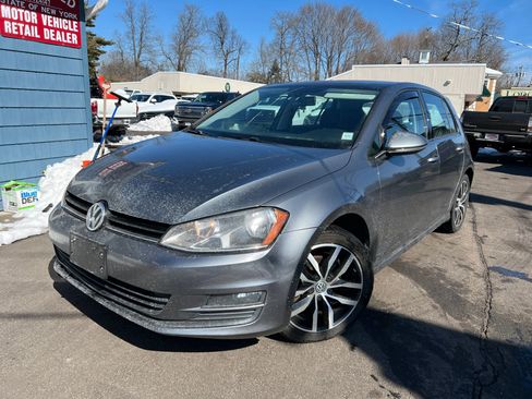 Used 2015 Volkswagen Golf SE w/ Golf Sport Package image 2