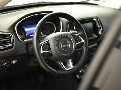 Used 2021 Jeep Compass Latitude image 12