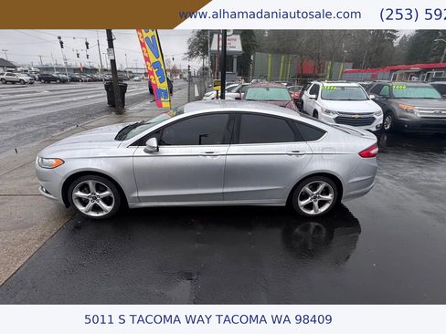 Used 2016 Ford Fusion SE image 3