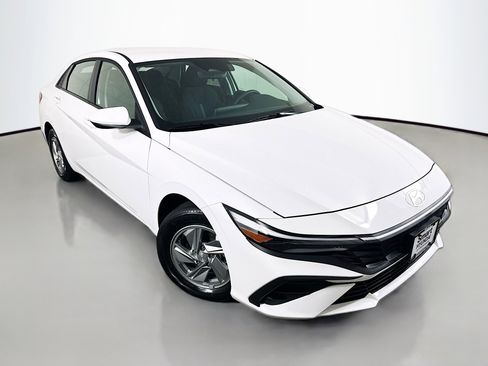 New 2026 Hyundai Elantra SE FWD image 1