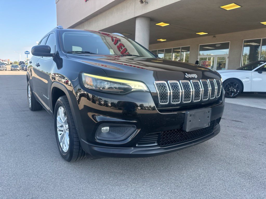 Used 2019 Jeep Cherokee Latitude w/ Popular Appearance Group FWD image 3