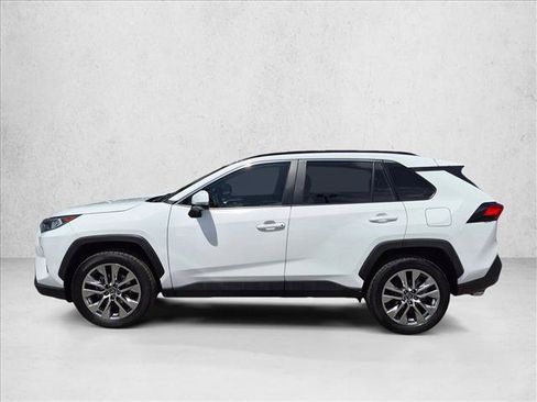 Used 2020 Toyota RAV4 XLE Premium FWD image 9