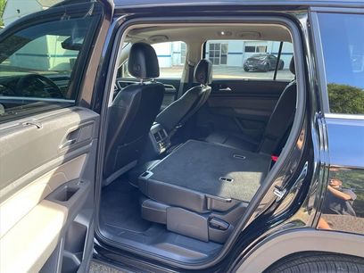 Used 2023 Volkswagen Atlas SE w/ Panoramic Sunroof Package