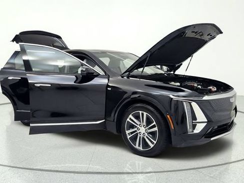 Used 2025 Cadillac Lyriq Luxury AWD/4WD image 11