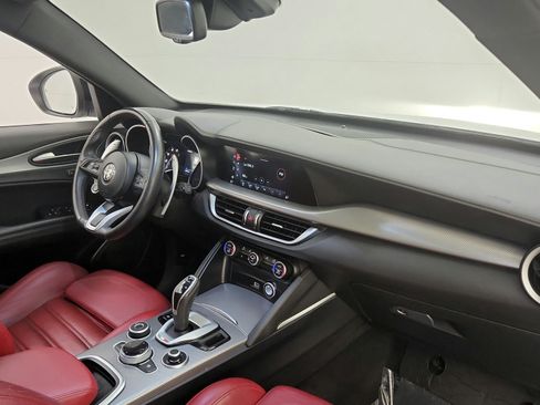 Used 2022 Alfa Romeo Stelvio Veloce AWD/4WD image 33