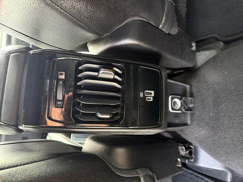 Used 2024 Jeep Compass Limited image 17