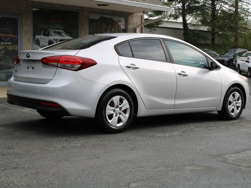 Used 2017 Kia Forte LX w/ LX Popular Package image 6