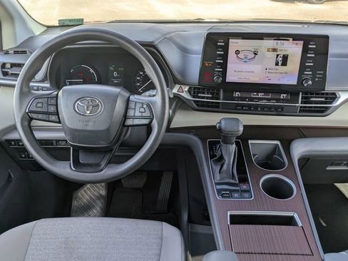 Used 2024 Toyota Sienna LE image 26