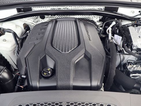 Certified 2023 Porsche Macan image 27