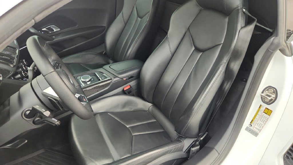 Used 2018 Audi R8 V10 RWD image 16