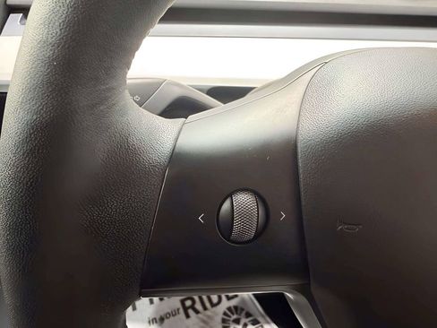 Used 2022 Tesla Model Y Long Range AWD/4WD image 24