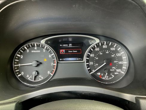 Used 2018 Nissan Pathfinder S AWD/4WD image 13