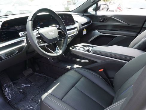 New 2025 Cadillac Lyriq Luxury image 16