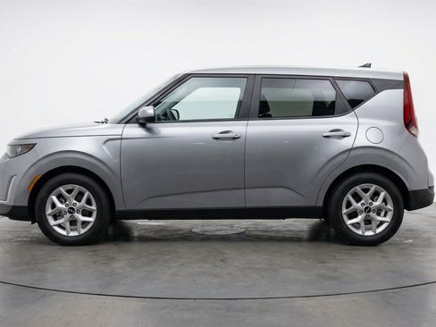 Used 2025 Kia Soul LX w/ LX Technology Package FWD image 5